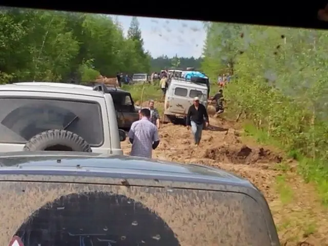 Дожди в Якутии размыли трассу Амга
