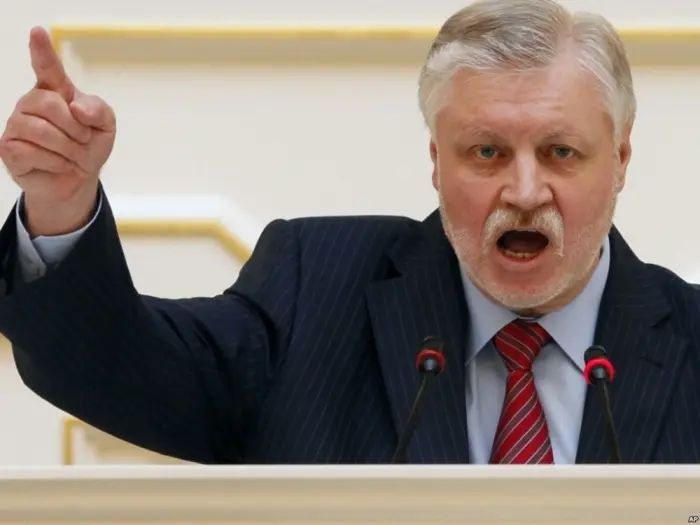 Миронов: Зарплата от 10 до 300 тысяч в месяц не должна облагаться налогом