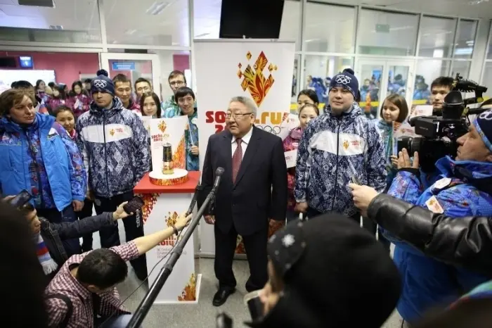 Егор Борисов встретил олимпийский огонь (ВИДЕО)