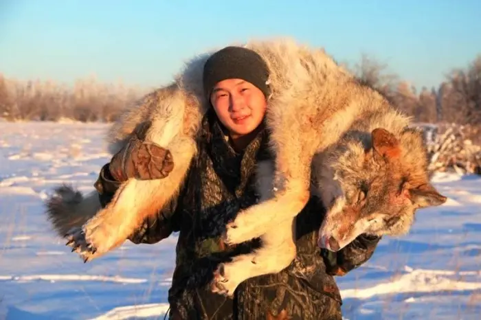 Чем стрелять баранов, лучше бы боролись с волками! 