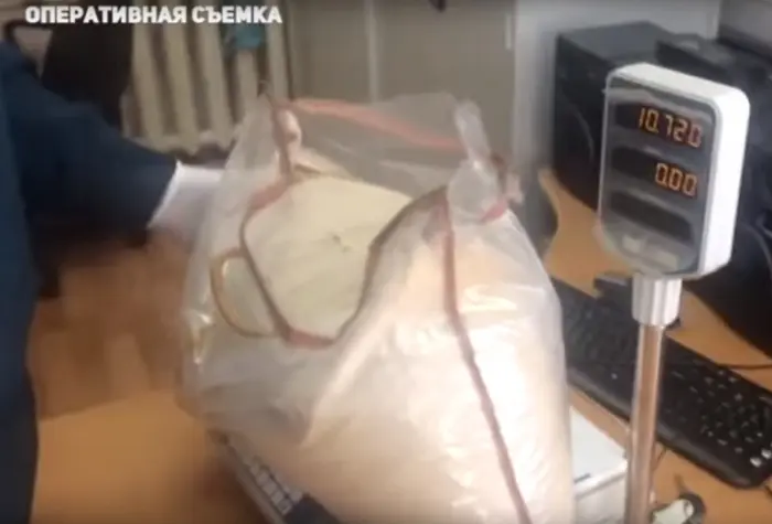 Китайца задержали при вывозе из Якутска необработанного янтаря