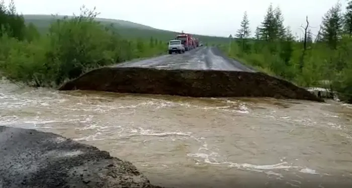 Без чистой питьевой воды уже больше недели находятся жители Усть-Неры