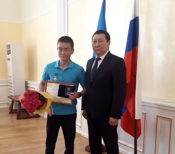 Василию Егорову вручили знак отличия «Гражданская доблесть»