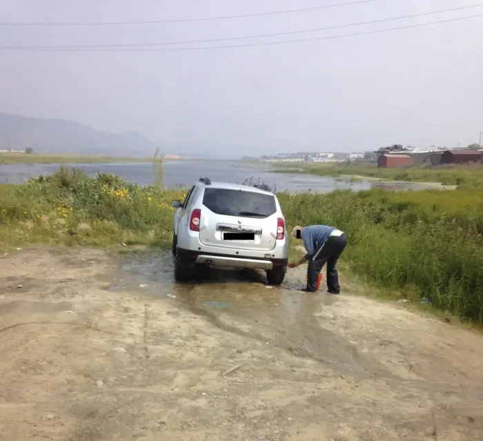 Кто моет машину в водоеме - тот платит штраф