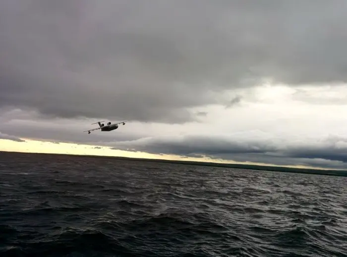 Самолет-амфибия Бе-200 сбросил 140 тонн воды на пожары в Якутии