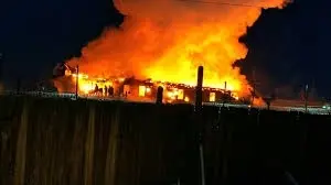 В Якутске полностью сгорело нежилое строение
