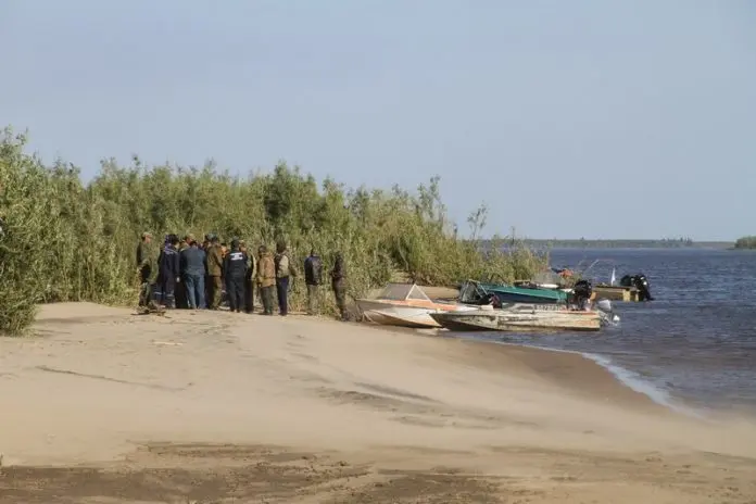 Поиск двух человек продолжается в Намском районе