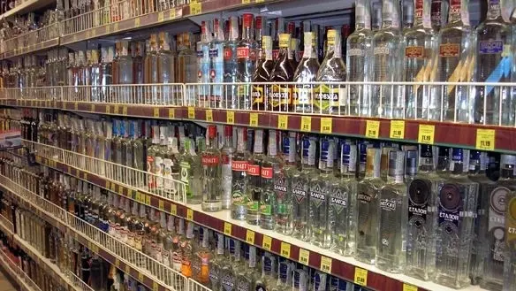 Предприятие расплатилось за долги алкоголем