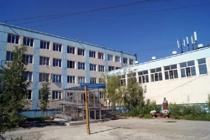 На взятке в миллион рублей попался замдиректора Якутского колледжа связи