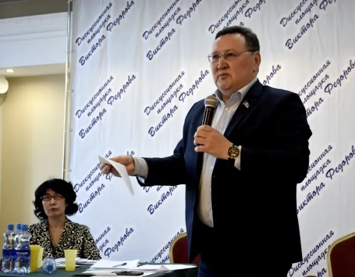 Виктор Федоров предложил сократить число депутатов, живущих за счет бюджета