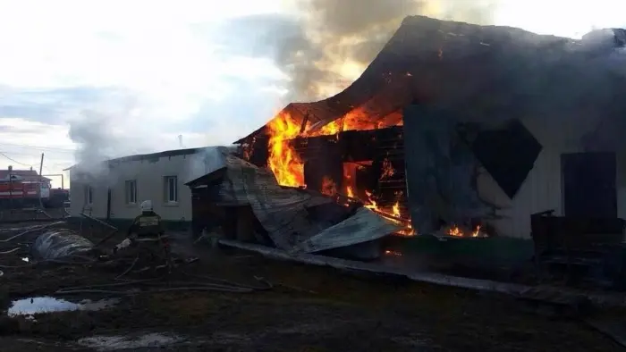 Больница в Амге и жилой дом в Усть-Нере пострадали от огня