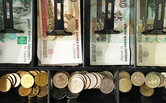 Из-за задержки зарплаты работник магазина похитил деньги из кассы