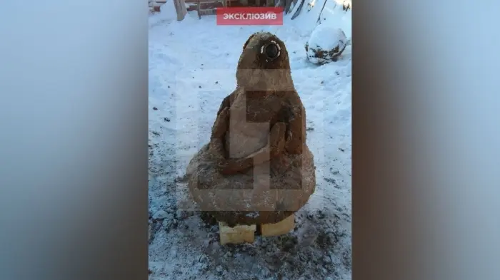 Скульптор из Якутии слепил Ждуна из навоза