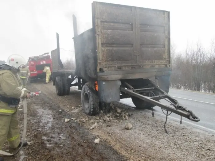 В селе Ытык-Кюель сгорел прицеп с 12 тоннами сена
