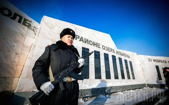 К мемориалу «Журавли над Ильменем» в Якутске возложили цветы