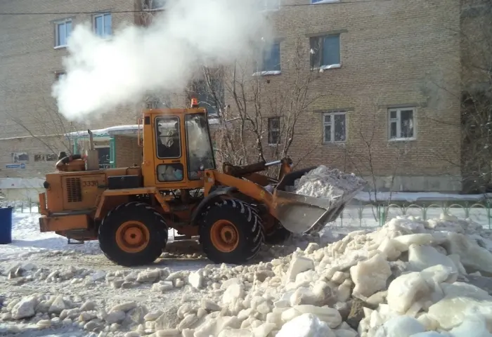 В Центральном округе началась уборка снега и наледей