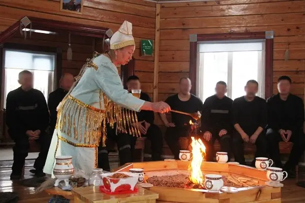 В исправительной колонии № 7 для осужденных проведен обряд благословения алгыс