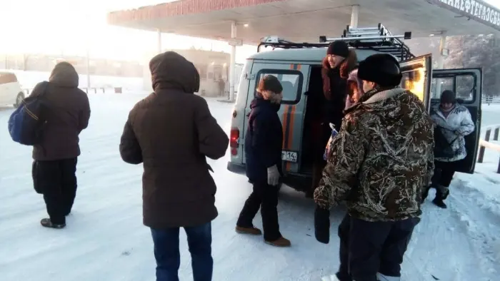 Десять человек спасли от замерзания на трассе "Вилюй"