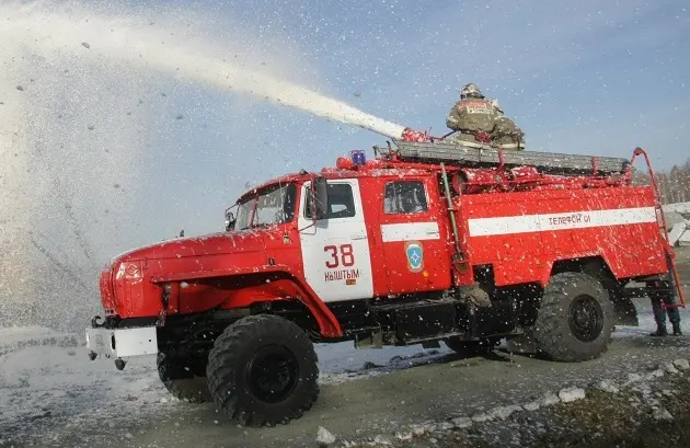 Три машины спасли из огня пожарные в Оймяконском районе