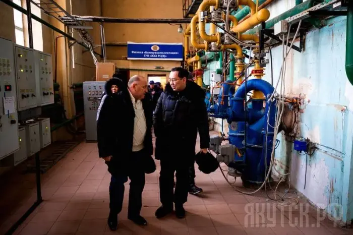Айсен Николаев проверил работу коммунальщиков