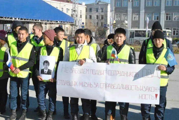 Якутские полицейские присоединились к акции «Работайте, братья!»
