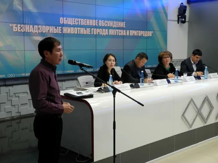 «А вы фекалии в клетках не убираете!»