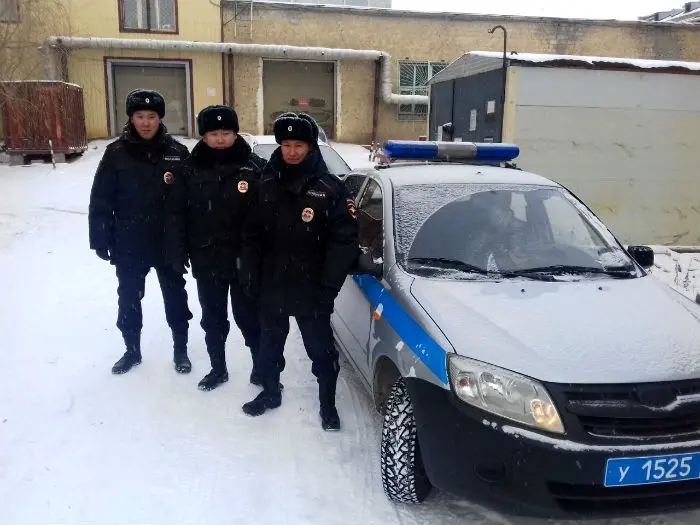 В Якутии сотрудники Росгвардии спасли людей из горящих домов