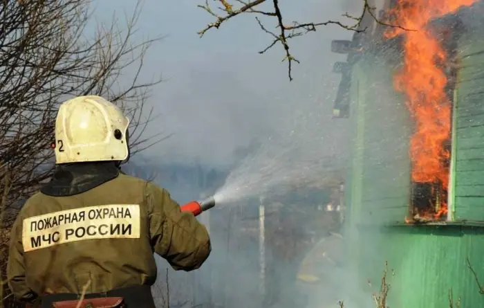 Огнеборцы спасли дом в поселке Нижний Бестях