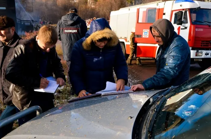 В Нерюнгри пожарные спасли жилой дом потушив возгорание в подъезде