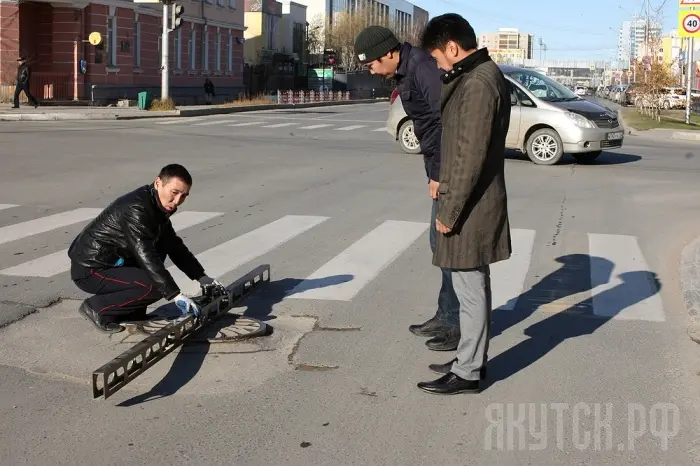 В Якутске прошел рейд по выявлению опасных канализационных люков