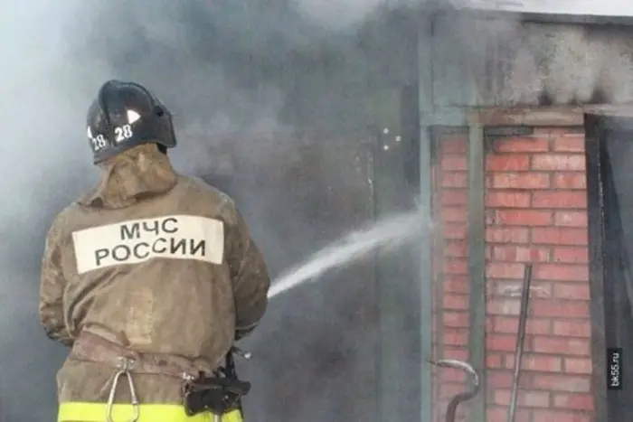 На улице Пушкина в Якутске сгорел частный гараж
