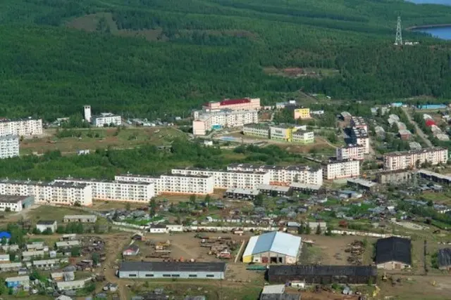 В поселке Чернышевский сгорело здание из бруса