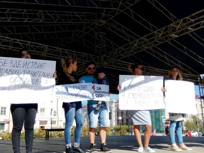 Митинг против равнодушия правоохранительных органов проходит в Якутске