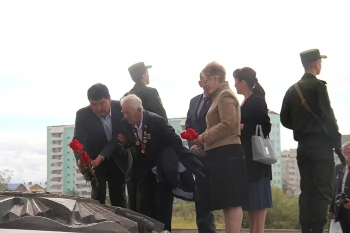 В Якутске прошло возложение цветов, посвященное 73-летию разгрома немецко-фашистских войск на Курской битве