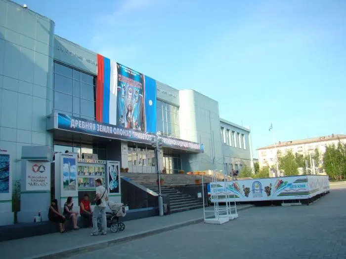 В Мирнинском кинотеатре несовершеннолетние смотрели фильмы 18+