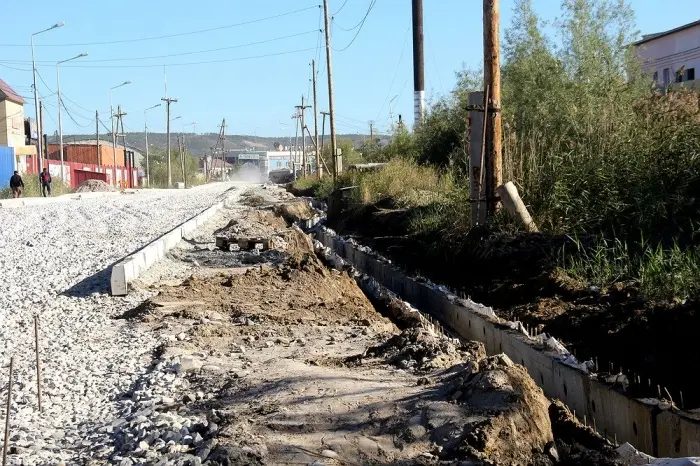 На Билибина установлены водоотводные лотки, Автодорожная станет четырехполосной