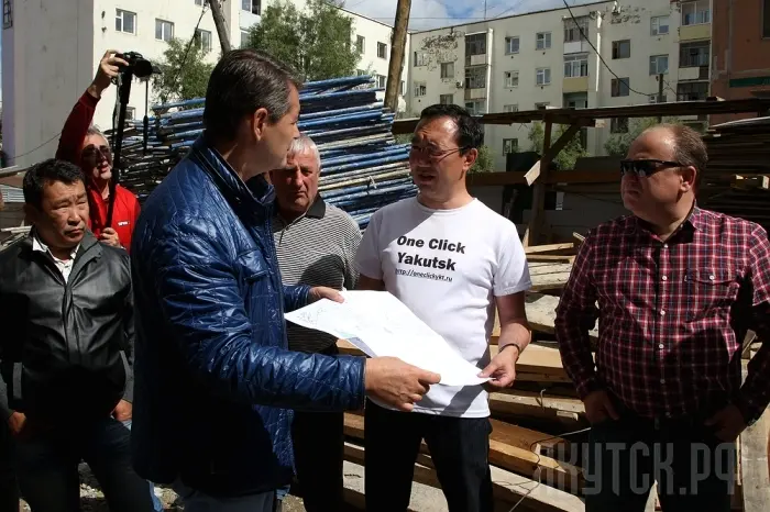 Мэр проверил ход строительства соцобъектов и подготовку к отопительному сезону