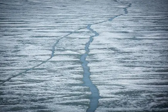 Нижняя кромка льда дошла до поселка Кюсюр в Булунском районе