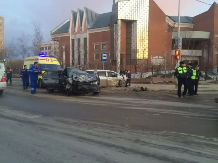 В страшном автостолкновении на улице Лермонтова в Якутске погиб человек