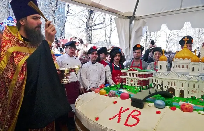 В Якутске на Пасху испекут гигантский "Царь-кулич" весом почти полтонны