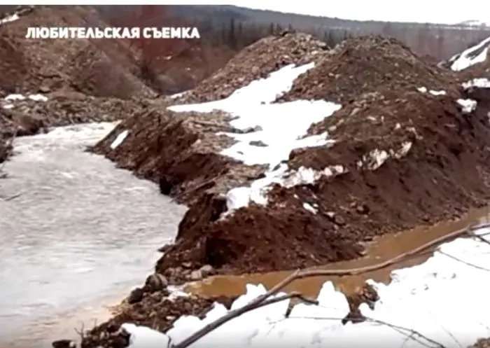 Жители Алдана страдают от грязной воды из-за золотодобычи
