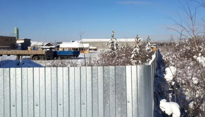 В городском парке незаконно захватили землю