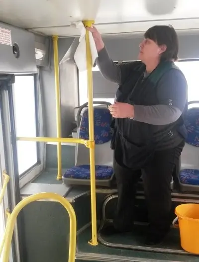 В автобусах Якутска против гриппа борются дезинфекцией