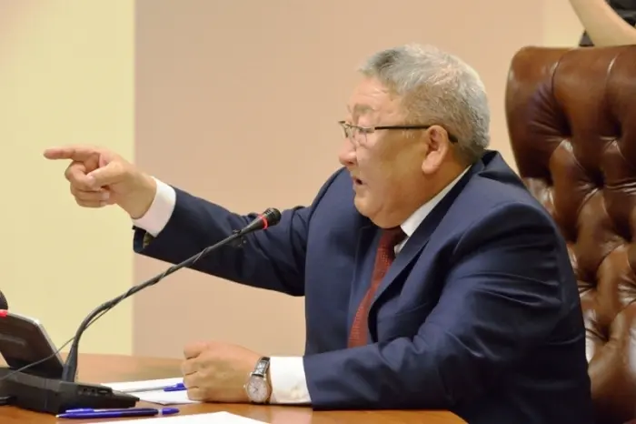 Егор Борисов потребовал от правозащитника 1 рубль компенсации за обвинения в коррупции
