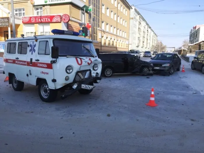 Водитель не уступил дорогу машине скорой помощи
