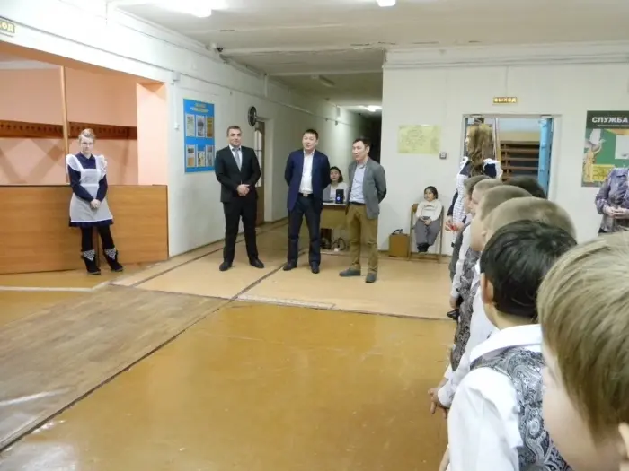 В Кангаласской школе на смену «курятнику» пришел нормальный гардероб