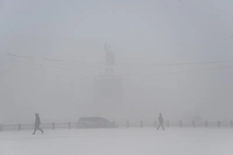 Виды города. Якутск в тумане, при температуре ниже пятидесяти градусов. Фотографии