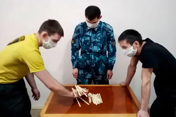 «Не мелочь по карманам тырить»: Осужденные проявили ловкость и смекалку в якутских настольных играх