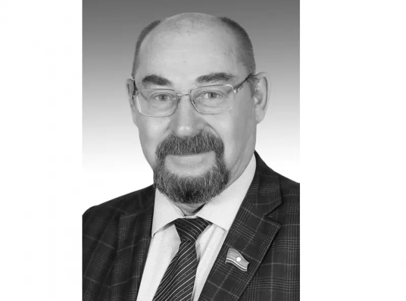 Айсен Николаев выразил соболезнование в связи с кончиной Владимира Членова