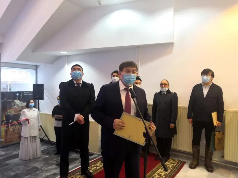 Юрий Куприянов посетил премьеру спектакля «Утиная охота» и открыл музей в Саха театре